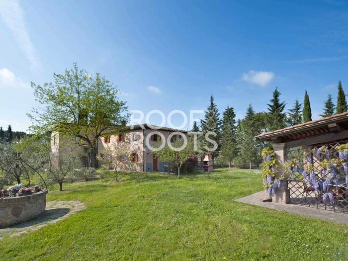 Casa con 6 locali in vendita in Viale Risorgimento, Peccioli