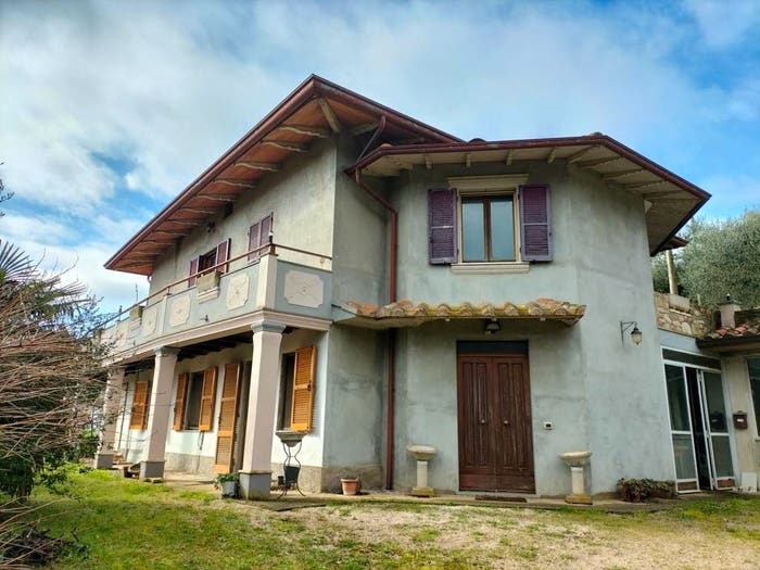 Casa con 6 locali in vendita in Panicale