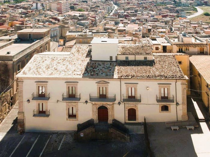 Appartamento con 6 locali in vendita in Piazza Vittorio Emanuele, Francofonte