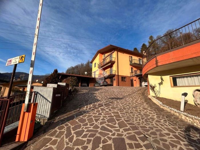 Appartamento quadrilocale in vendita in Via Fornace, Casazza