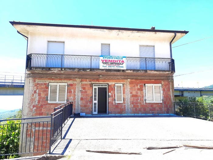 Casa con 6 locali in vendita in SSa, Centro, Futani