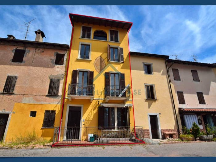 Casa con 6 locali in vendita in Via Imborgnana, Cuasso al Monte
