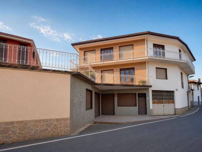 Casa con 6 locali in vendita in Via Matteo Tarizzo, Centro, Favria