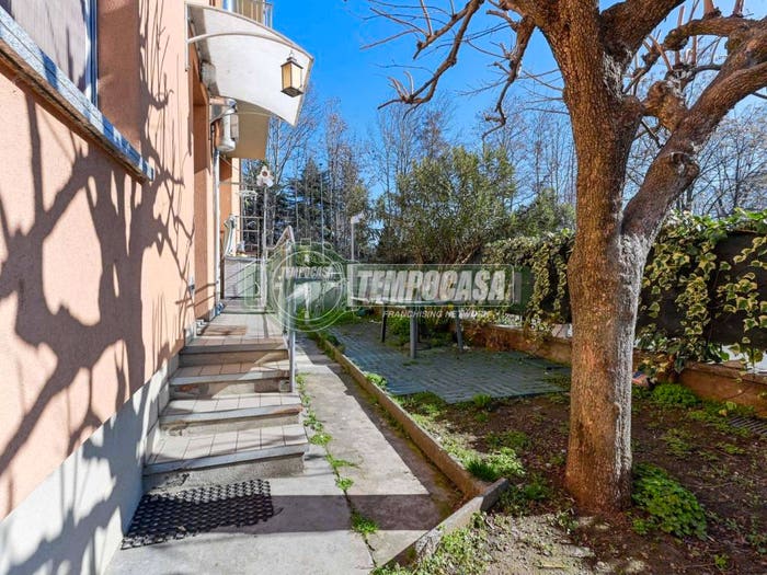 Appartamento trilocale in vendita in Via Degli Alpini, Azzano San Paolo