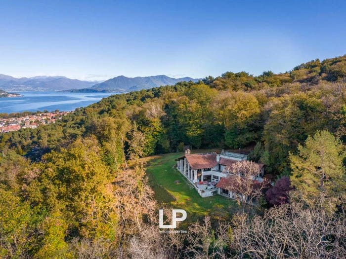 Casa con 6 locali in vendita in Via Ai Boschi, Fornetto Vigane, Angera