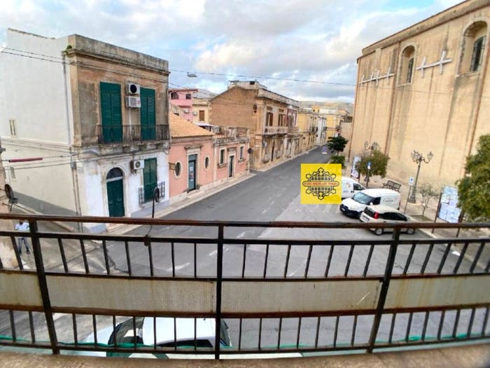 Appartamento con 6 locali in vendita in Centro, Avola