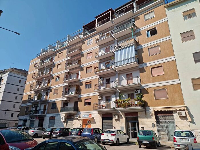 Appartamento trilocale in vendita in Via Edmondo De Amicis, Foggia