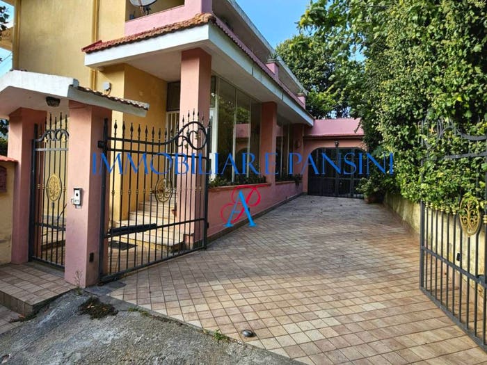 Casa con 6 locali in vendita in Via Onofrio Colace, Pontegrande Sant'Elia, Catanzaro