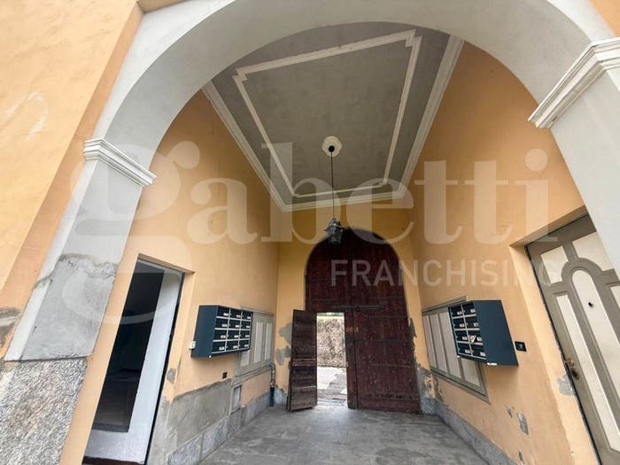 Appartamento trilocale in vendita in Via Corti snc, Centro, Erba
