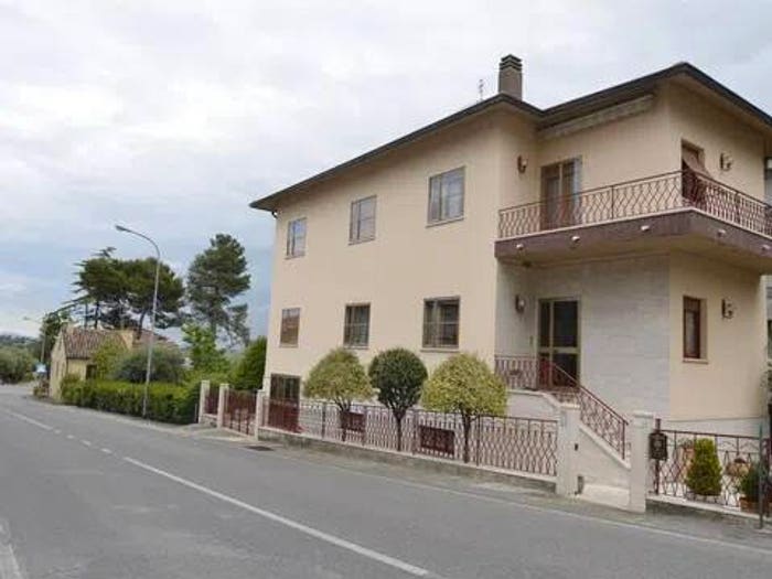 Appartamento con 6 locali in vendita in Via Mercatale, Centro, Belvedere Ostrense