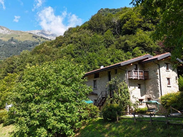 Casa con 6 locali in vendita in Via Grassi Lunghi, Pasturo