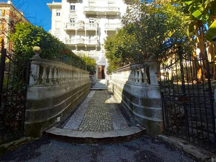 Appartamento trilocale in vendita in Via delle Ripe, Multedo, Genova