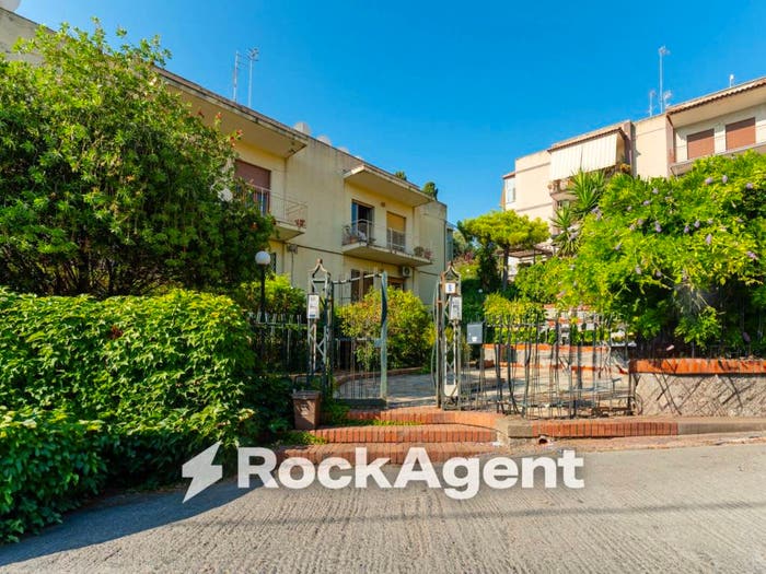 Appartamento con 5 locali in vendita in Via Litteri, Aci Trezza, Aci Castello