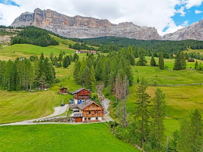 Casa con 6 locali in vendita in Strada Anvi, Badia