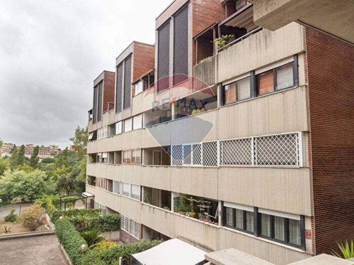 Appartamento trilocale in vendita in Viale Londra, Rinnovamento, Roma