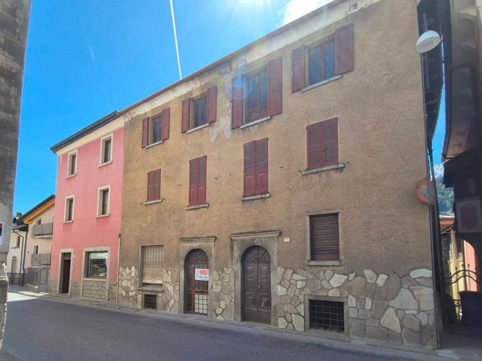 Casa con 6 locali in vendita in Vezza d'Oglio
