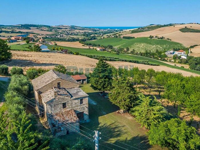 Casa con 6 locali in vendita in Strada San Michele Cancello, Fermo