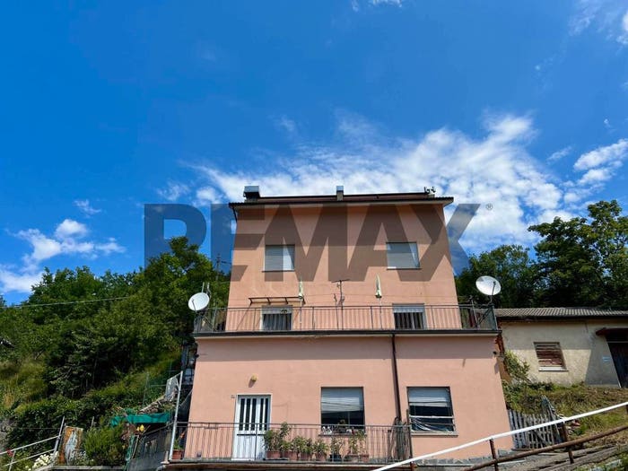 Appartamento con 6 locali in vendita in Località Cabanne, Cabanne, Rezzoaglio