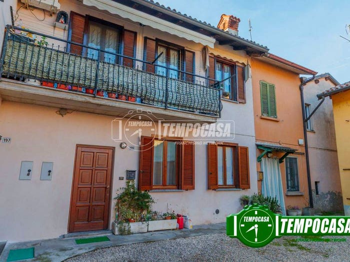 Appartamento trilocale in vendita in Via Duca D'Aosta, Lardirago