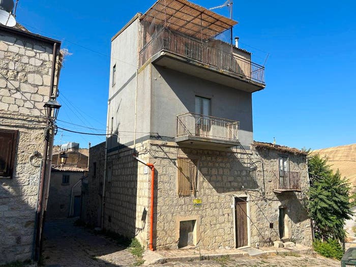 Casa quadrilocale in vendita in Via Stazzone, Centro, Bompietro