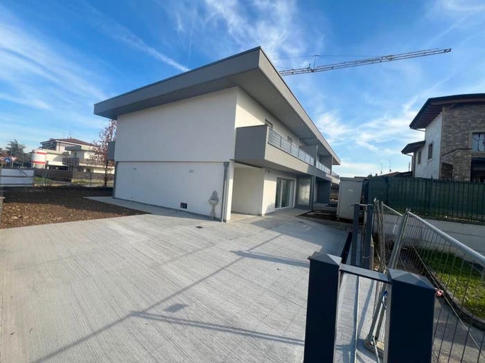 Casa quadrilocale in vendita in Via Lombardia, Romano di Lombardia