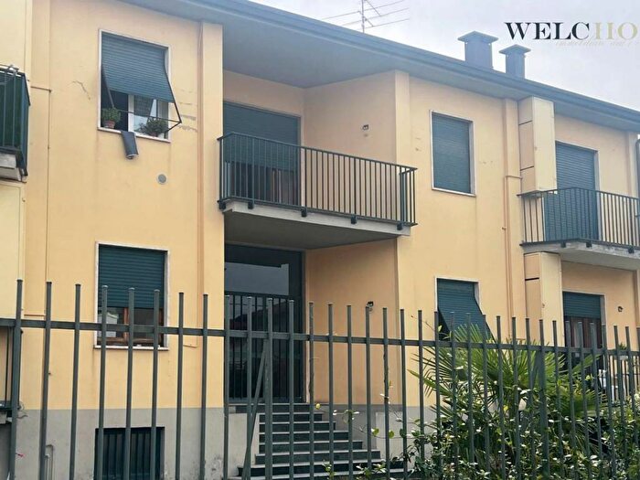 Appartamento trilocale in vendita in Via Trento, Centro, Ossona