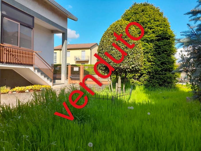Casa quadrilocale in vendita in Via Campania, Centro, Lainate
