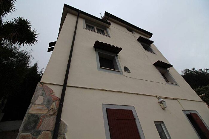 Casa trilocale in vendita in Centro, Camporosso
