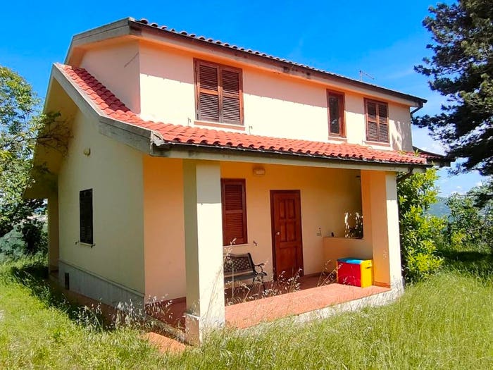 Casa con 6 locali in vendita in Strada Colleiano, Roccafluvione