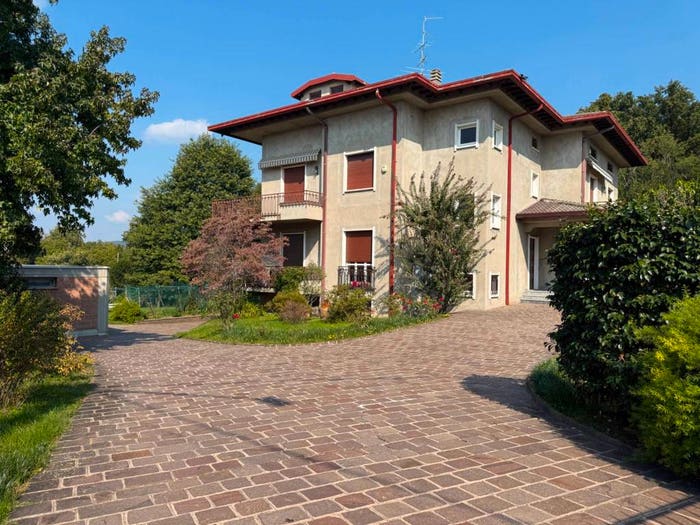 Appartamento trilocale in vendita in Via Don Guanella, Villa Guardia
