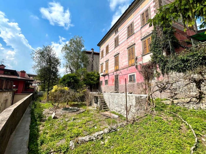 Casa con 6 locali in vendita in Via Gaetano Donizetti, Leffe