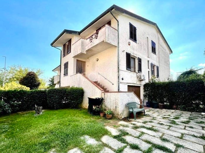 Appartamento con 5 locali in vendita in Via Enrico De Nicola, Oltrera, Pontedera