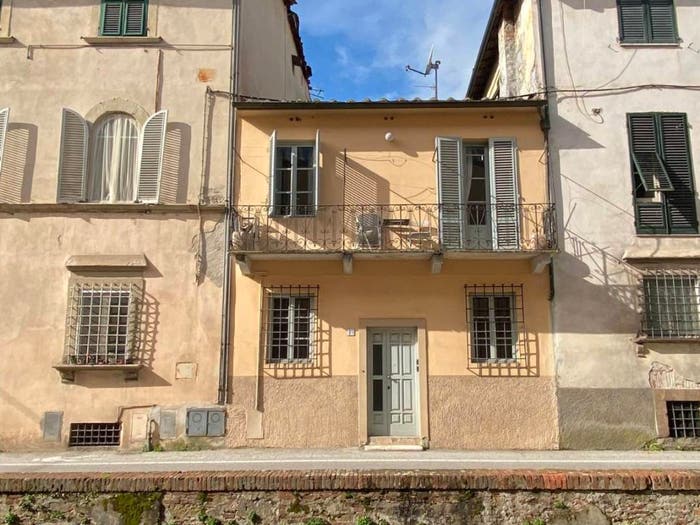 Casa quadrilocale in vendita in Piazza Anfiteatro Torre Guinigi, Lucca