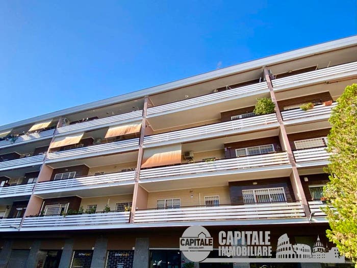 Appartamento trilocale in vendita in Via Alberto Litta Modignani, Mostacciano, Roma