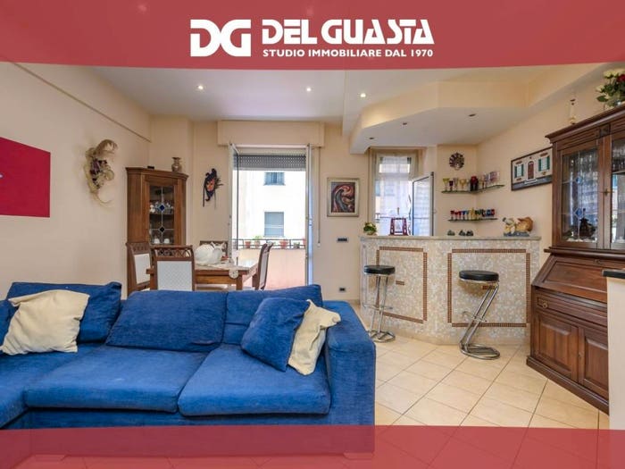 Appartamento con 6 locali in vendita in Via Davide Menini, Staglieno, Genova