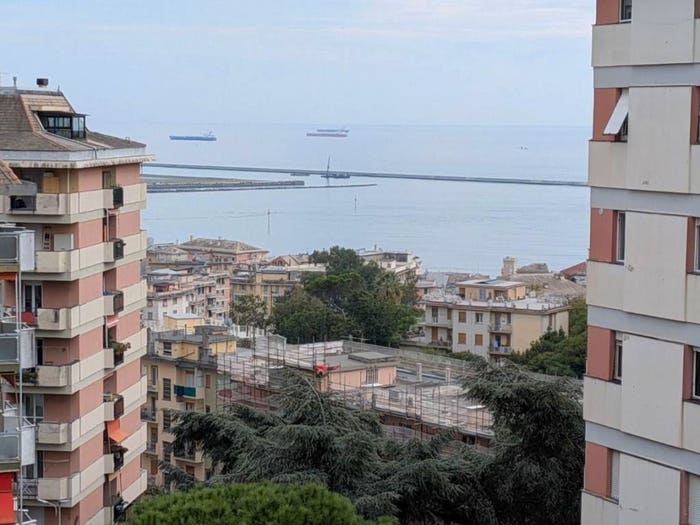 Appartamento trilocale in vendita in Piazzale dei Glicini, Pegli, Genova