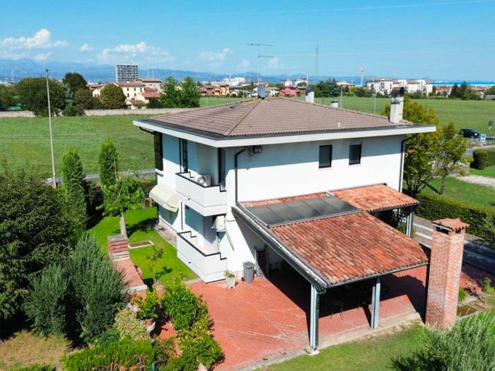 Casa con 6 locali in vendita in Strada di Ca' Brusà, Sacra Famiglia Castel D'Azzano, Verona
