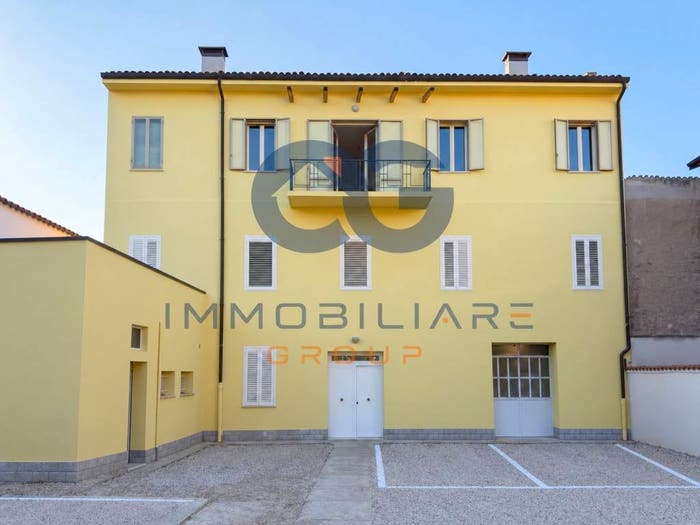 Appartamento trilocale in vendita in Viale Vittorio Falzoni Gallerani, Cento Paese, Cento