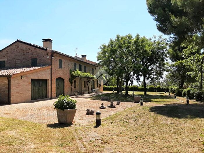 Casa con 6 locali in vendita in Via dei Salici, Trebbiantico, Pesaro