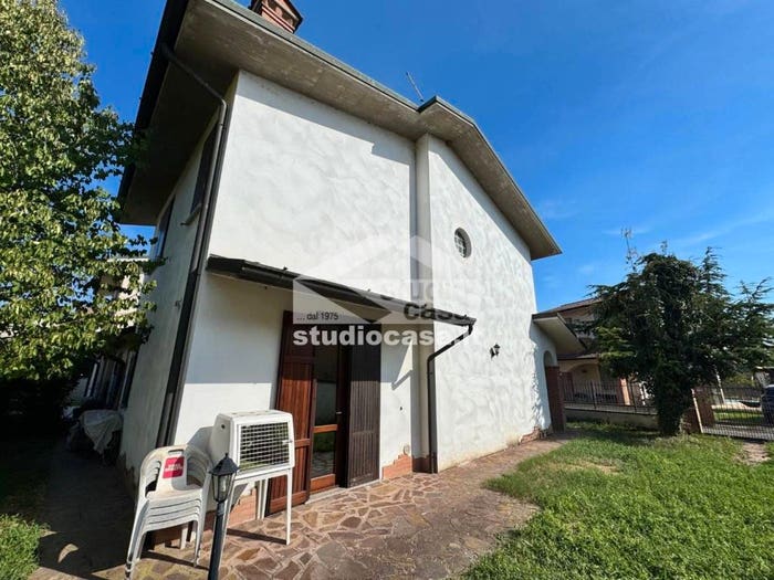 Casa quadrilocale in vendita in via matteo noli, Centro, Fiesco