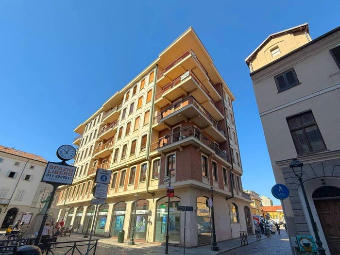 Appartamento con 6 locali in vendita in Piazza Beato Angelo Carletti, Centro, Chivasso