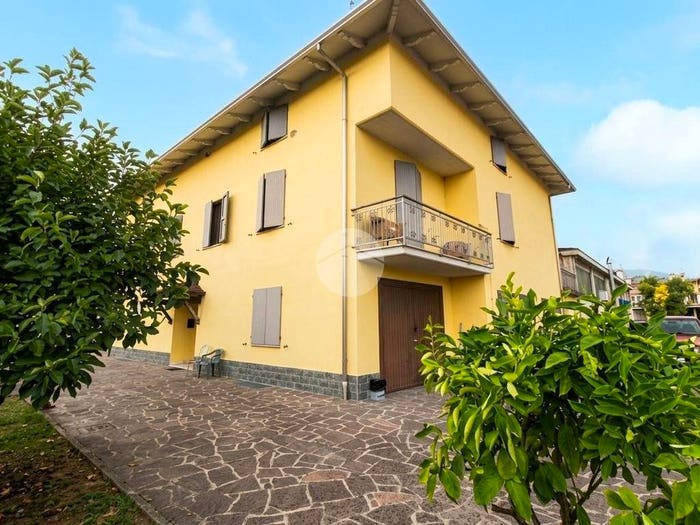 Casa quadrilocale in vendita in Via Don Corchia, Centro, Langhirano