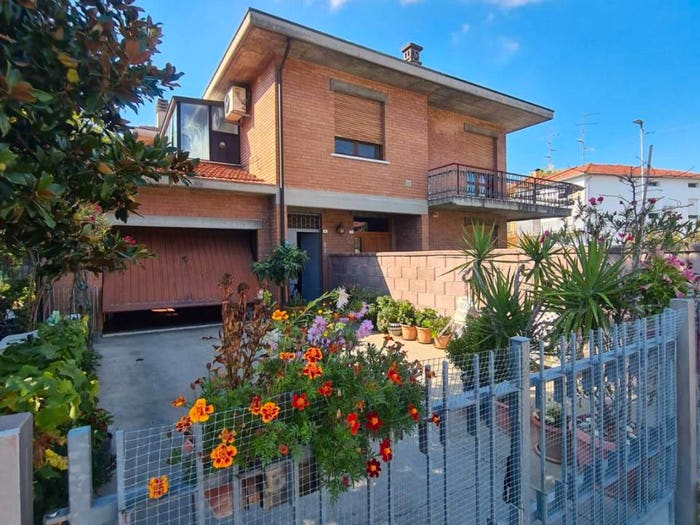 Appartamento trilocale in vendita in Via Luigi Gonzaga, Centro, Guastalla