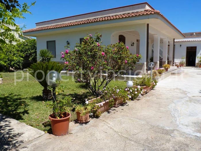 Casa con 6 locali in vendita in Via Piccio Traversa, Avola