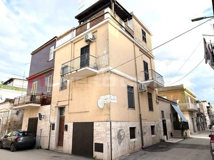 Appartamento quadrilocale in vendita in Via Francesco Paolo Parisi, Quartieri Settecenteschi, Foggia