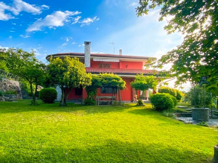 Casa con 6 locali in vendita in Via Lugnacco, Loranzè