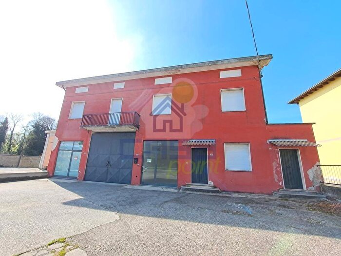 Casa con 7 locali in vendita in Largo Ostiano, Persico Dosimo