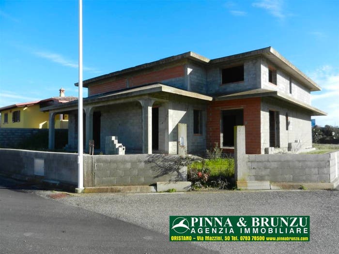 Casa con 6 locali in vendita in Dei prati, Uras