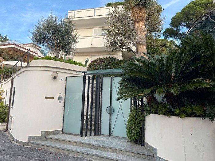 Casa con 6 locali in vendita in Centro, Loano
