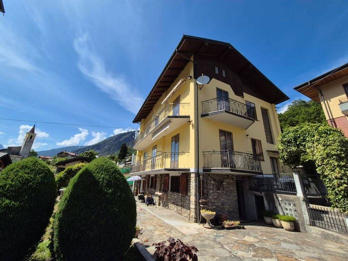 Casa con 6 locali in vendita in Frazione Villaretto, Villaretto, Roure